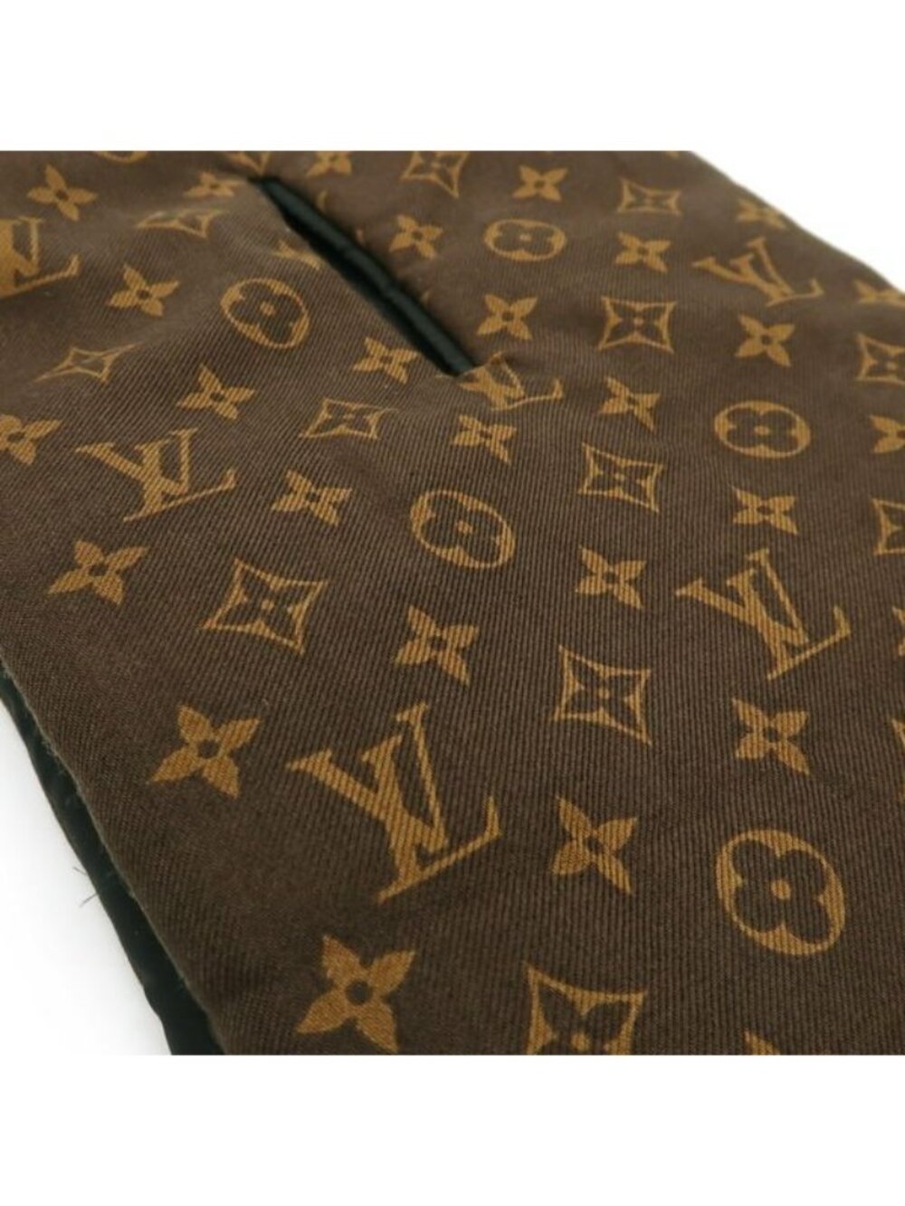 Louis Vuitton Echarpe Pillow Monogram Muffler 2021 Reversible Nylon Silk Scarf - Picture 9 of 14
